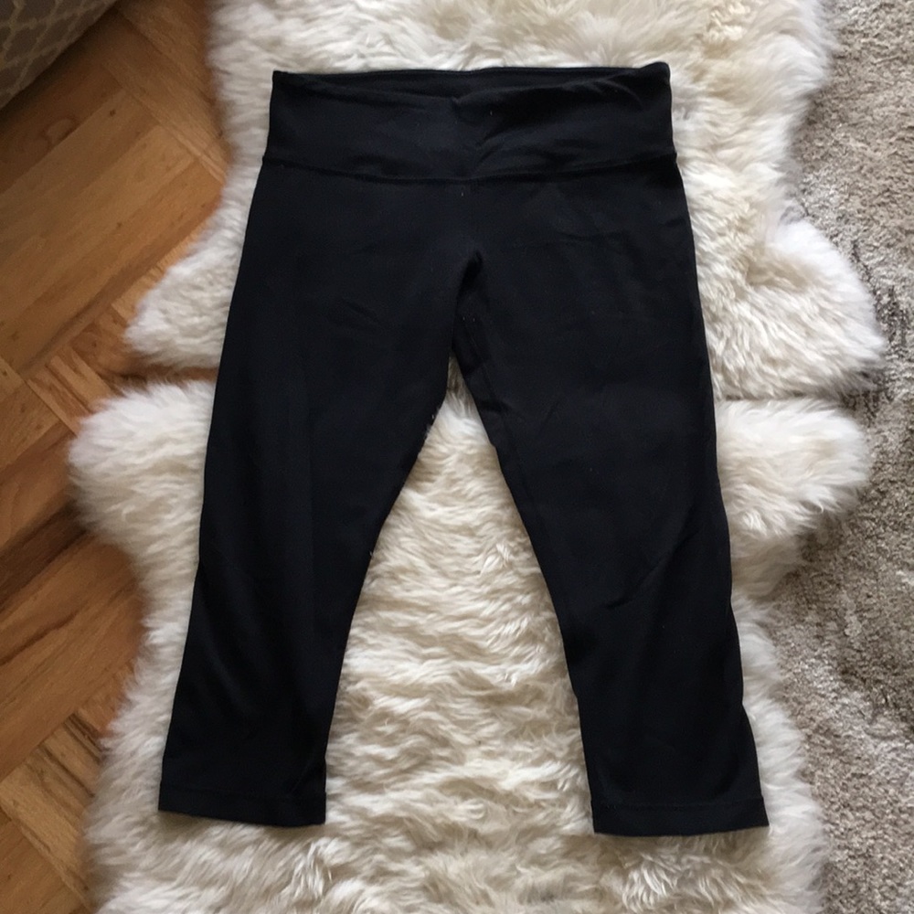 Lululemon "old school" basic black crop